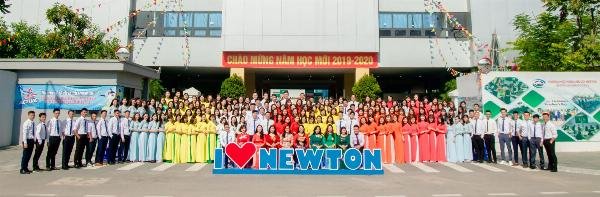 Phòng học hiện đại, tiện nghi tại trường Newton Grammar School Goldmark City